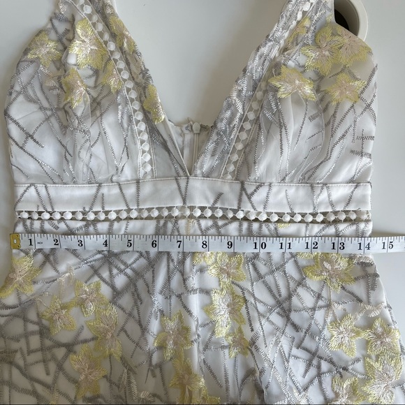 Banjul Designer White Embroidered Floral Dress size S NWT - Picture 9 of 10